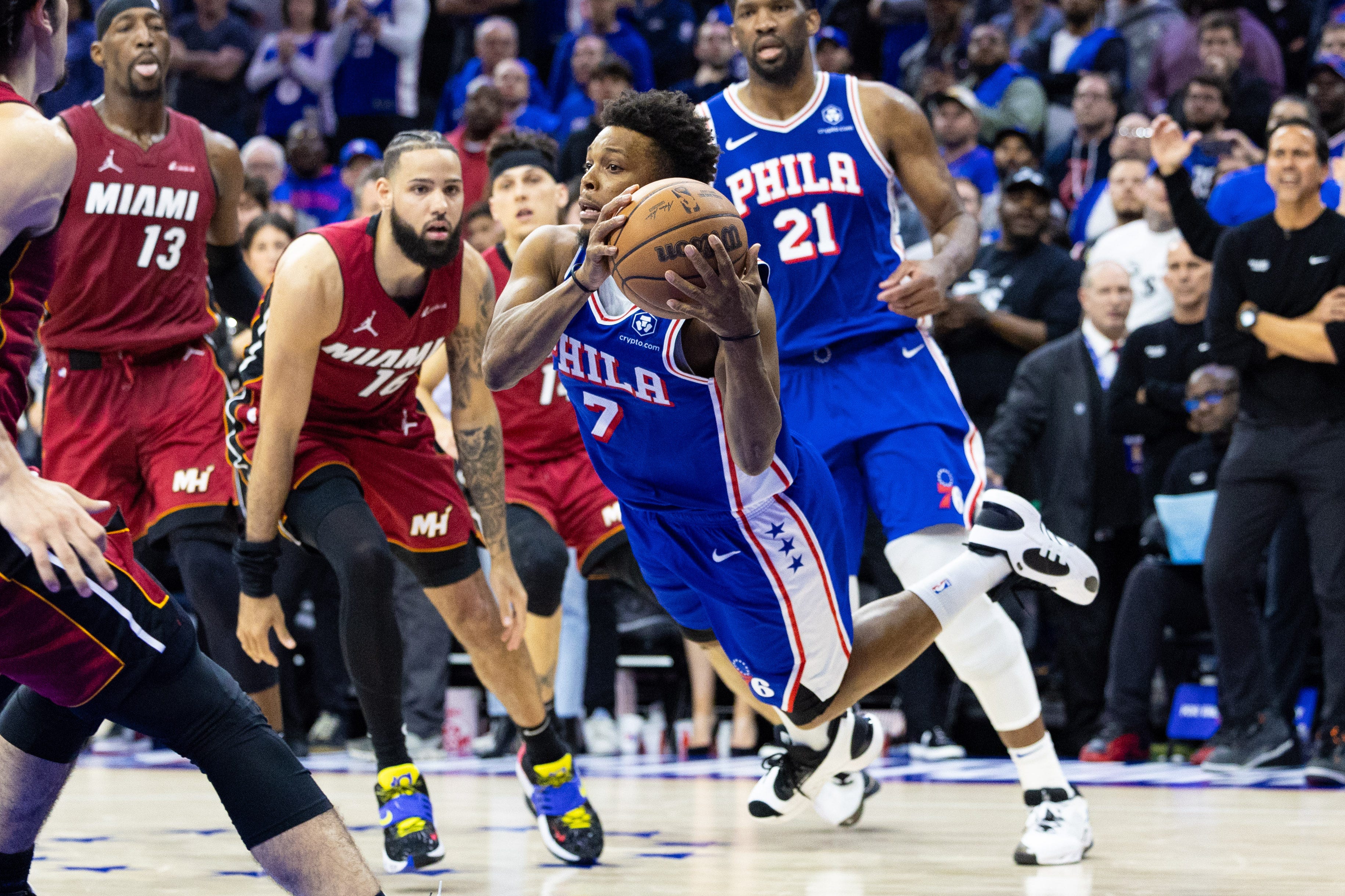 Philadelphia 76ers guard Kyle Lowry (7) passes the ball while diving during the fourth quarter against the Miami Heat in a play-in game of the 2024 NBA playoffs at Wells Fargo Center on April 17, 2024.